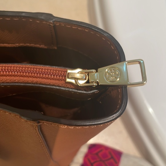 Tory Burch Robinson Tote - Picture 7 of 11